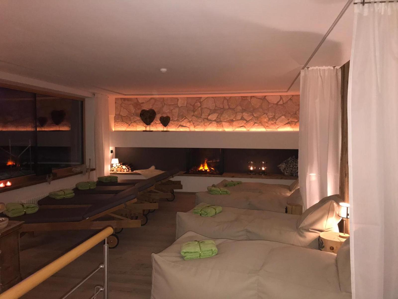 Hotel Ciasa Ai Pini San Cassiano  Exteriör bild