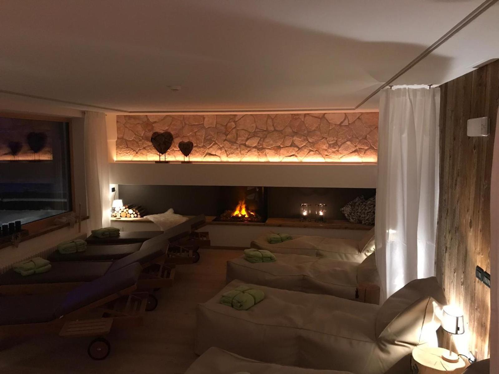 Hotel Ciasa Ai Pini San Cassiano  Exteriör bild