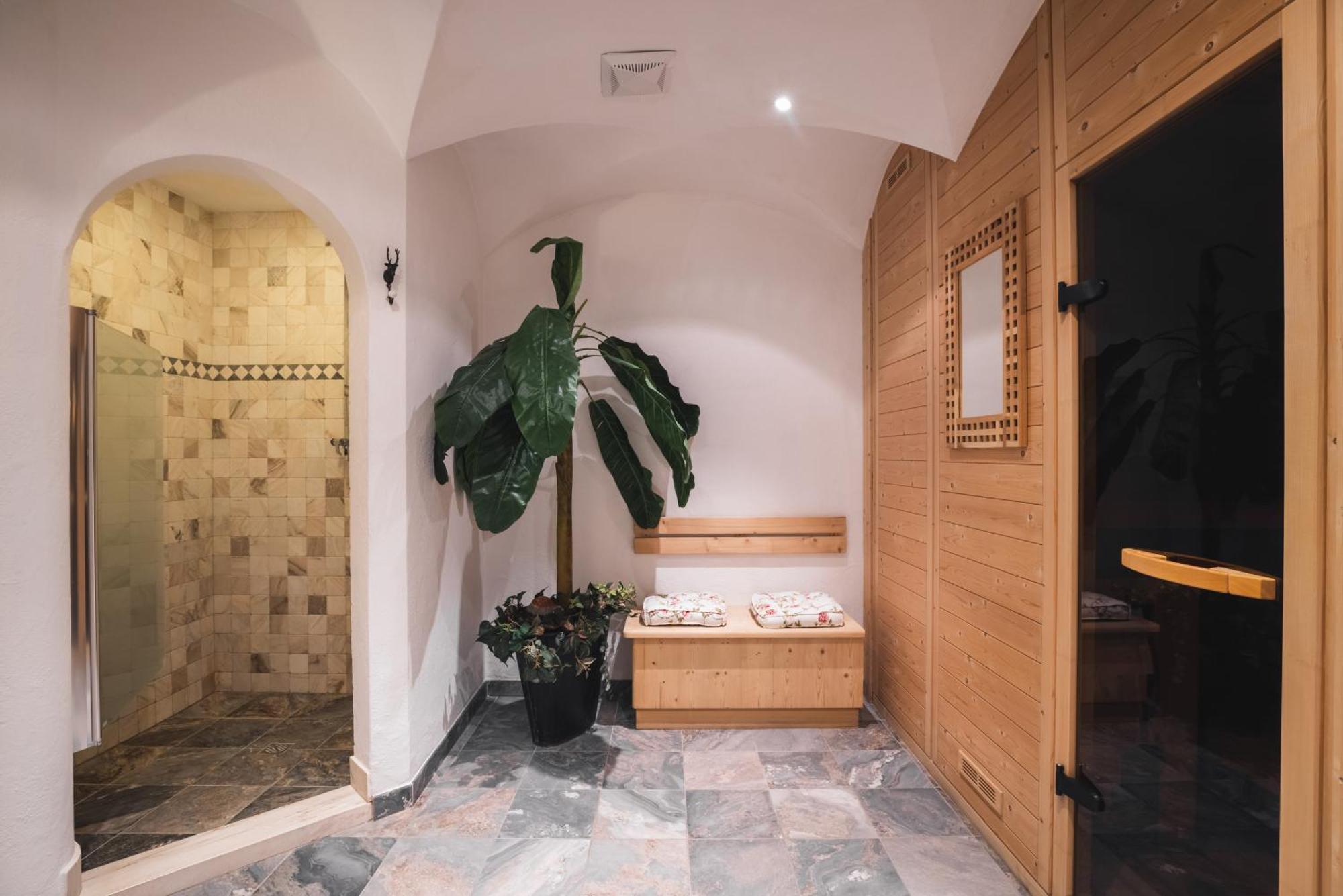 Hotel Ciasa Ai Pini San Cassiano  Exteriör bild