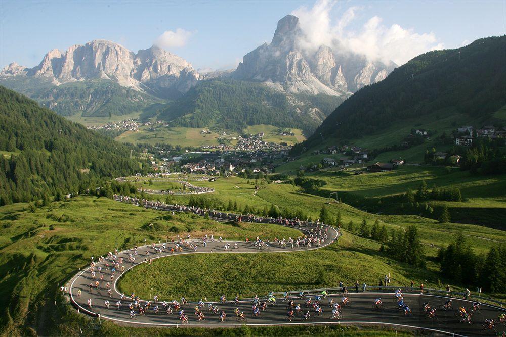 Hotel Ciasa Ai Pini San Cassiano  Exteriör bild