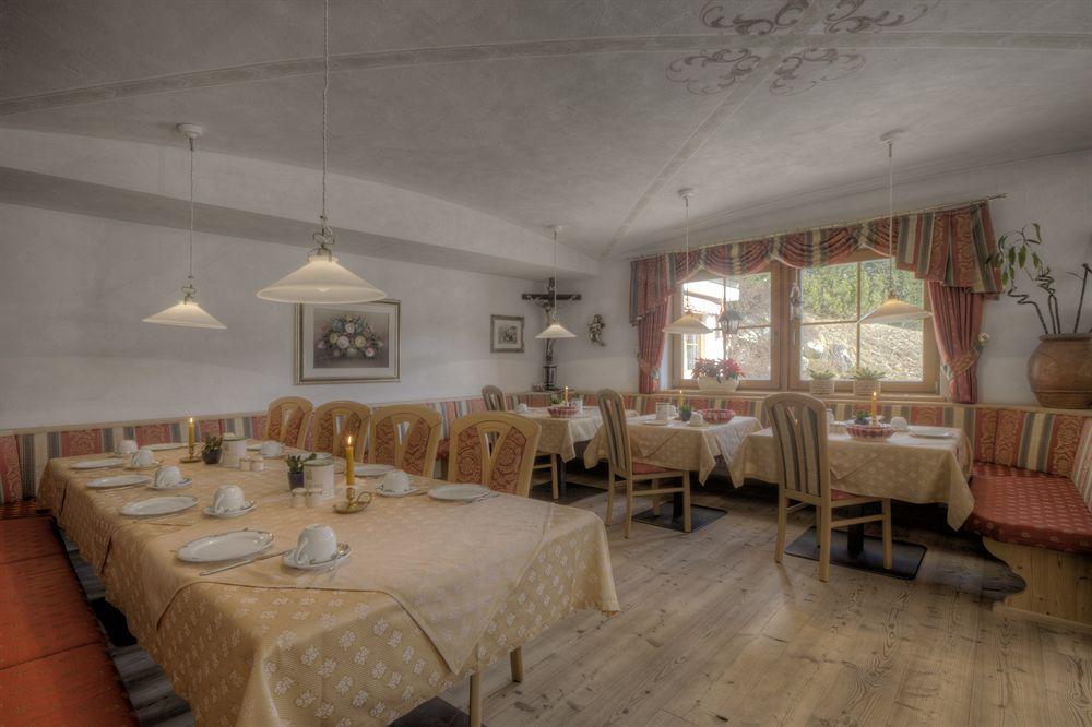Hotel Ciasa Ai Pini San Cassiano  Exteriör bild