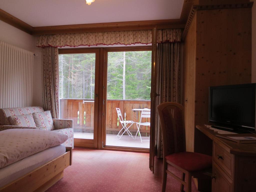 Hotel Ciasa Ai Pini San Cassiano  Rum bild