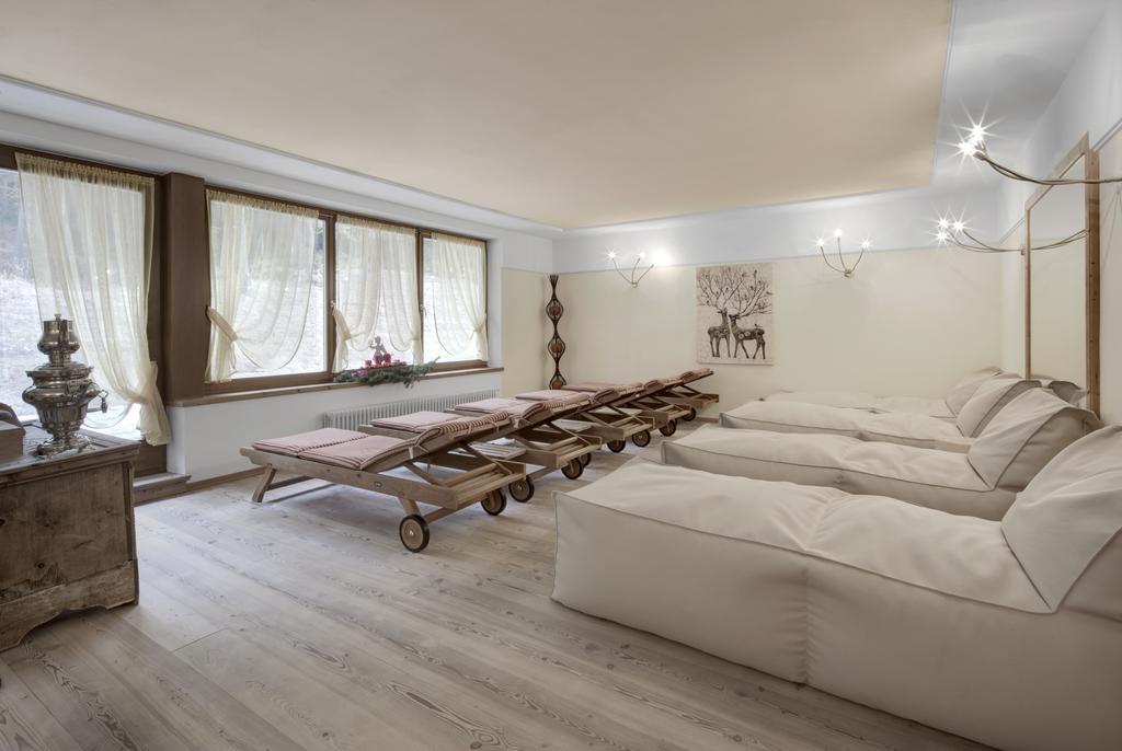 Hotel Ciasa Ai Pini San Cassiano  Exteriör bild