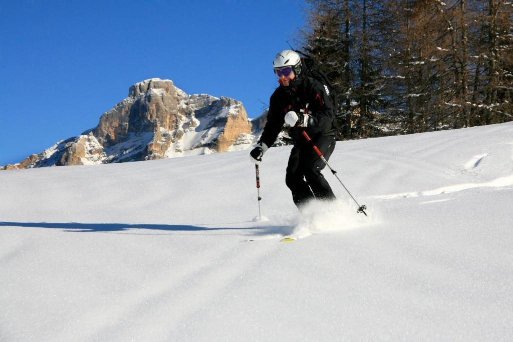 Hotel Ciasa Ai Pini San Cassiano  Exteriör bild