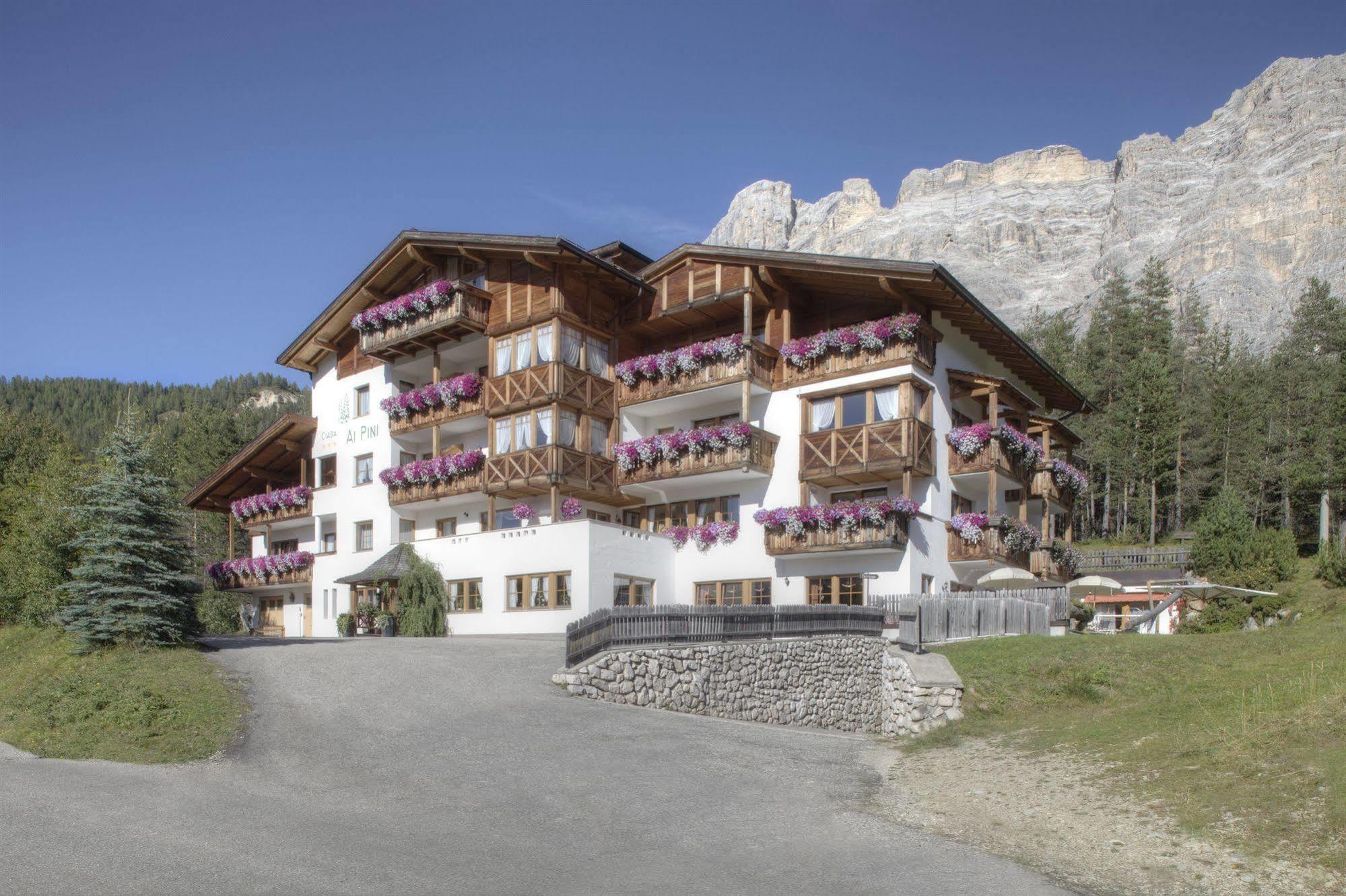 Hotel Ciasa Ai Pini San Cassiano  Exteriör bild
