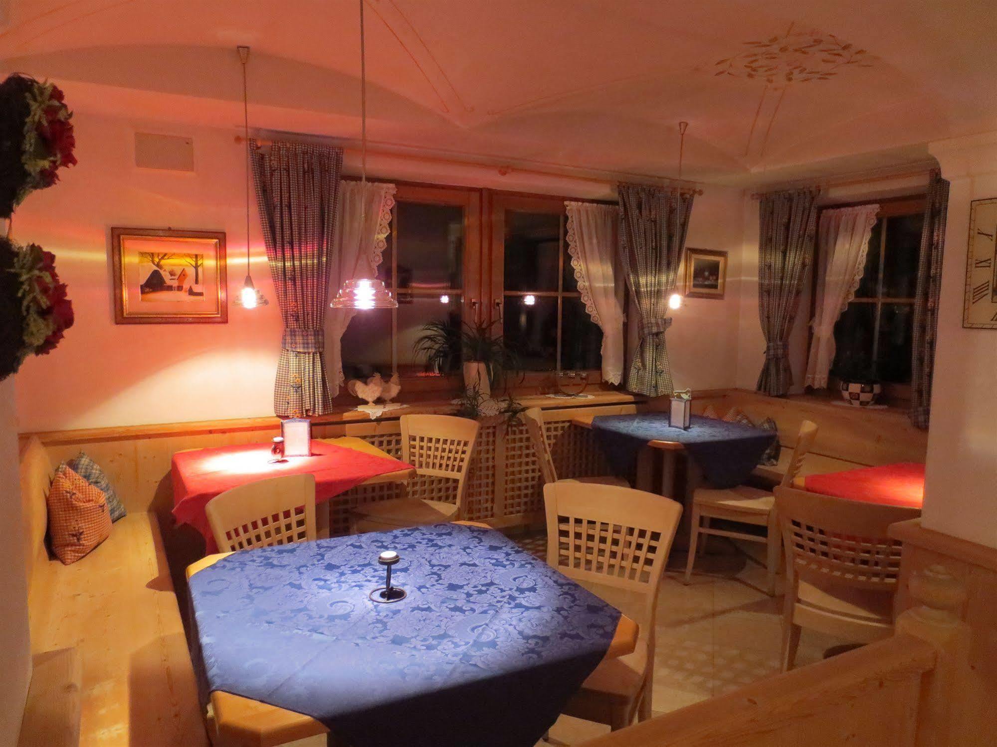Hotel Ciasa Ai Pini San Cassiano  Exteriör bild