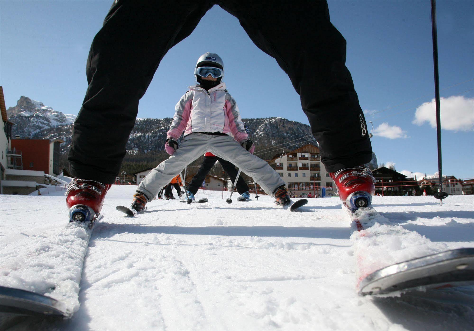 Hotel Ciasa Ai Pini San Cassiano  Exteriör bild